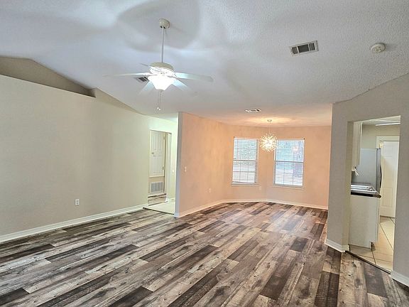 3rd image of 5542 Rowell Rd