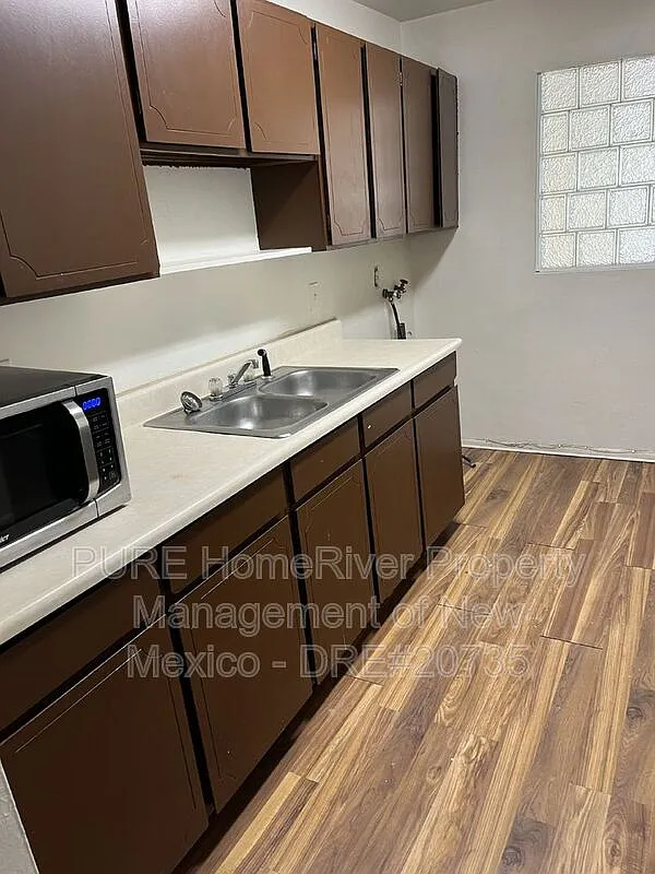 3 bed, 1.0 bath, 1176 sqft, $1,525 — Photo 3