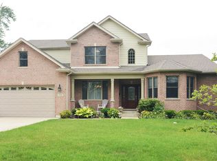 1018 W Wing St, Arlington Heights, IL 60005