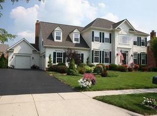 7092 Bowermoss Dr, New Albany, OH 43054