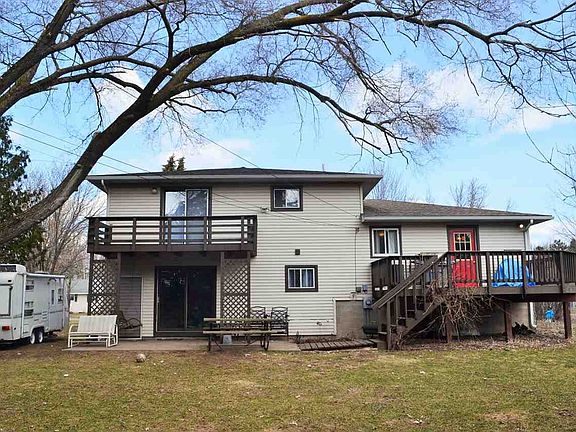 3rd image of 1401 Lily Ln