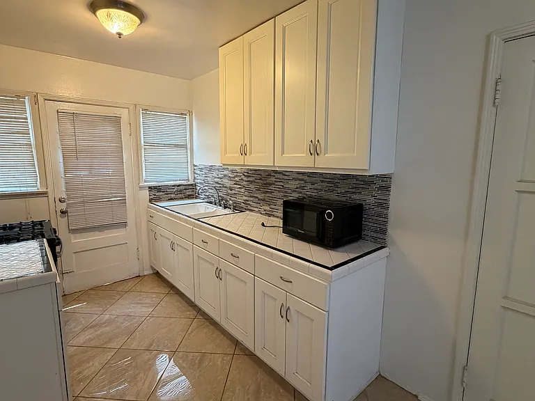 314 N Saint Andrews Pl #3 — Photo 2
