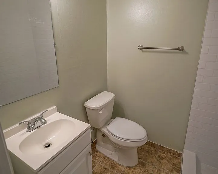 2304 Hartsfield Ct #B — Photo 22