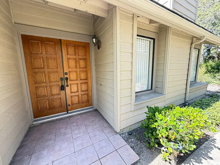 10360 Ridgewater Ln — Photo 2