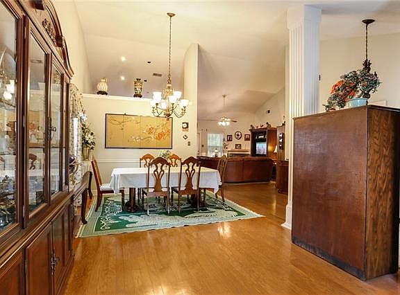3rd image of 2537 Crestridge Cir