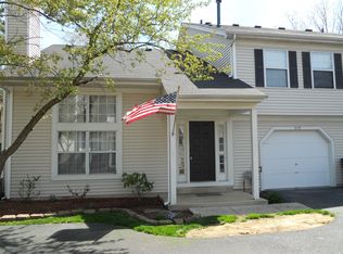 273 Butternut Ln, Streamwood, IL 60107