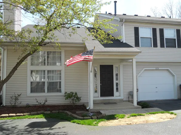 273 Butternut Ln, Streamwood, IL 60107
