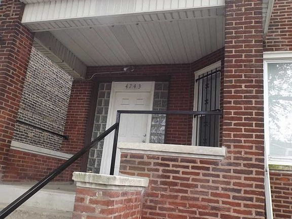 3rd image of 4743 W Gladys Ave