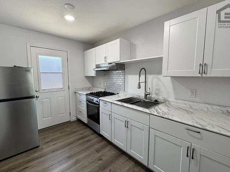 4933 E Willetta St — Photo 13