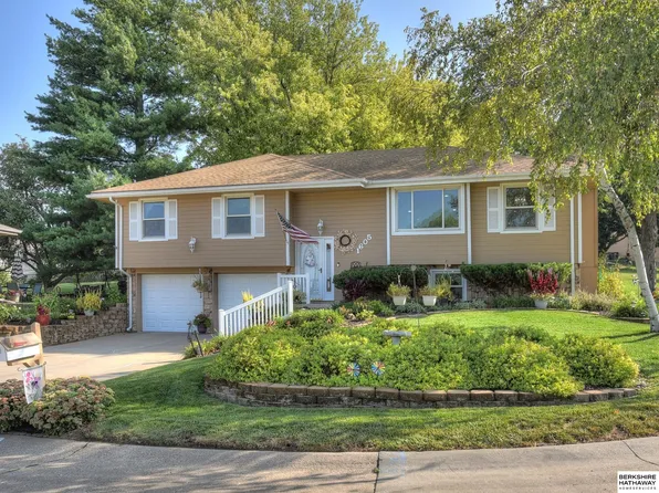 1605 N 153rd Plz, Omaha, NE 68154
