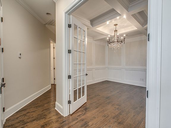 4th image of 2315 River Terrace Dr