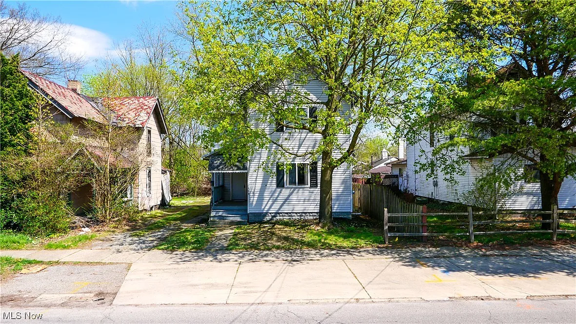 408 Chestnut Ave NE photo 1