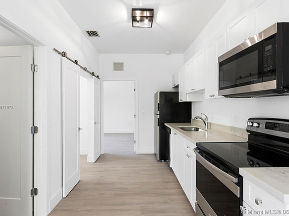 5th image of 624 Santander Ave APT 4