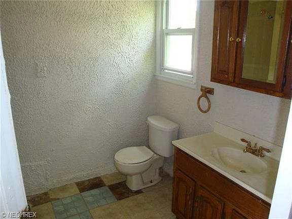 5th image of 192 Bath St