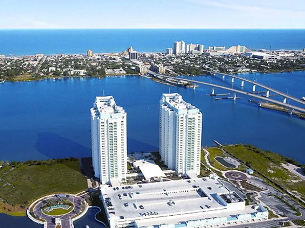 241 Riverside Dr, Holly Hill, FL