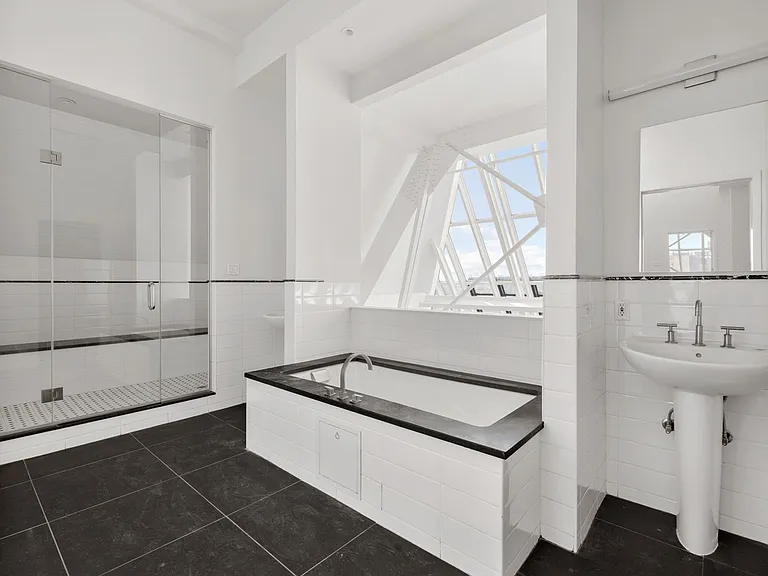 305 2nd Ave #Penthouse 1001 — Photo 9