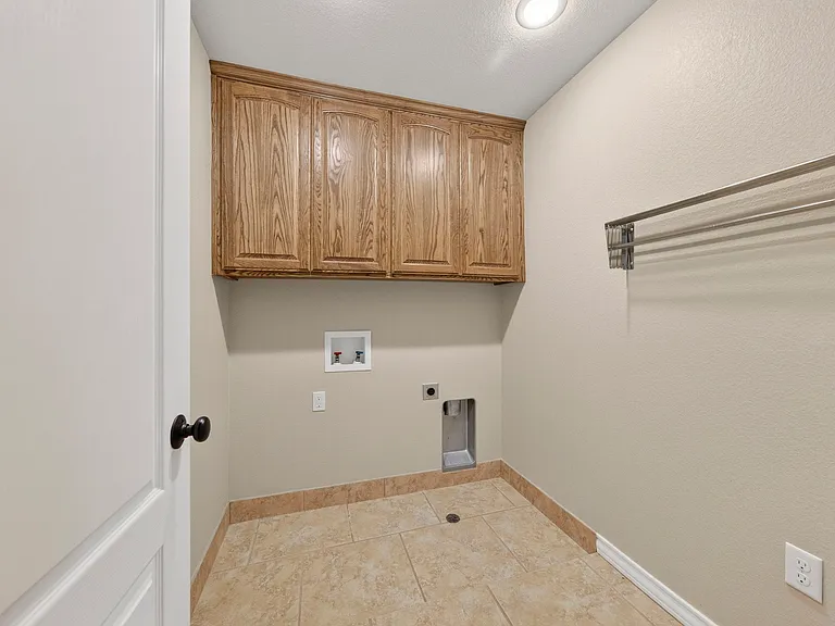 5600 Los Patios Dr — Photo 32