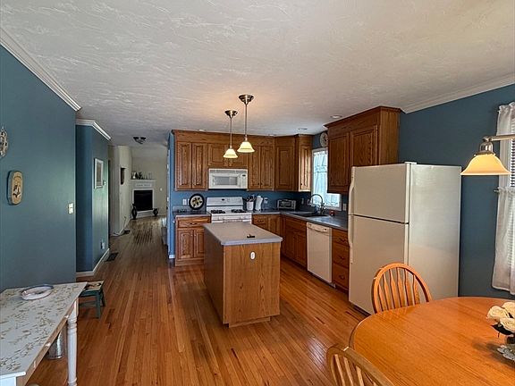 4th image of 82 Fox Run Rd Unit 82