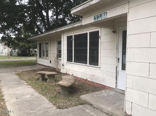 1744 James St, Biloxi, MS 39531