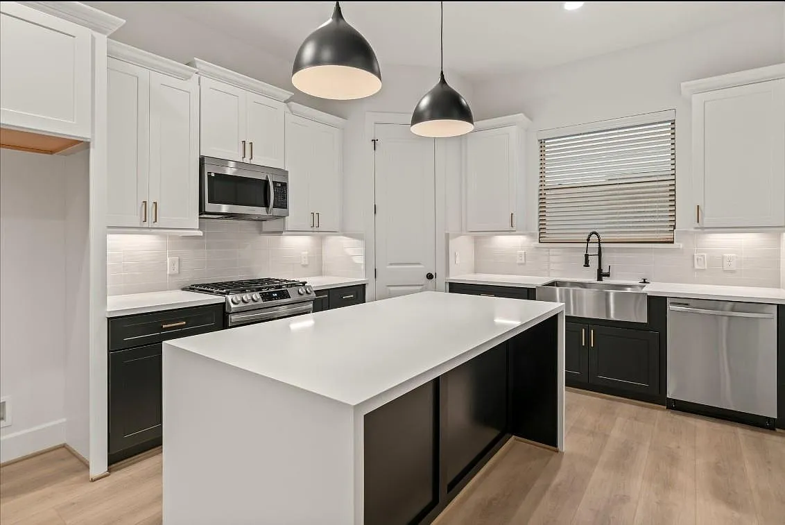 Building Photo - 816 Curtin St #D