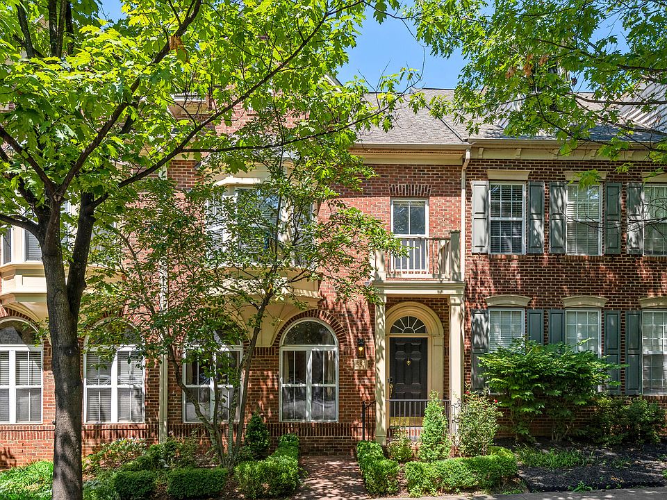 1st image of 557 Longhorn Cres #1