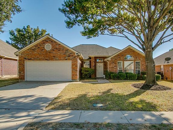 2nd image of 4904 Thorntree Dr