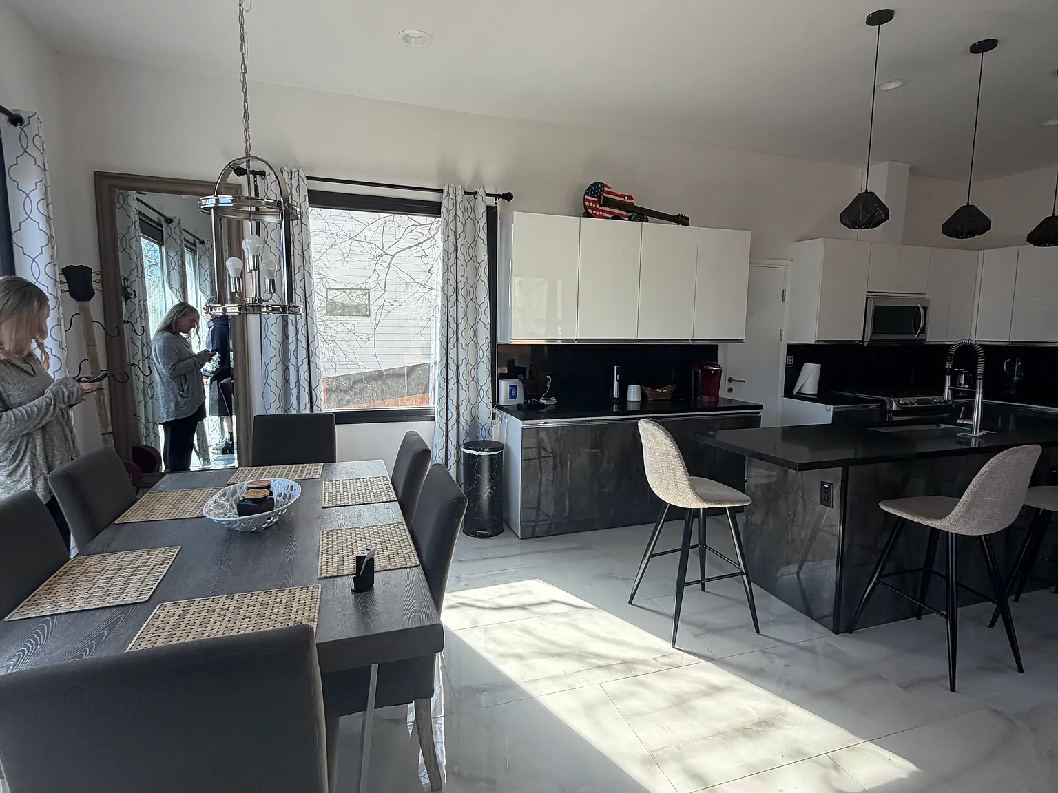 3 bed, 3.5 bath, 1764 sqft, $3,300 — Photo 4