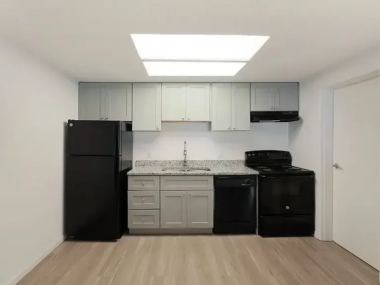 The Flats at Lakeshore — Photo 9