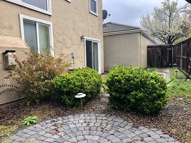 340 Caples Dr — Photo 17