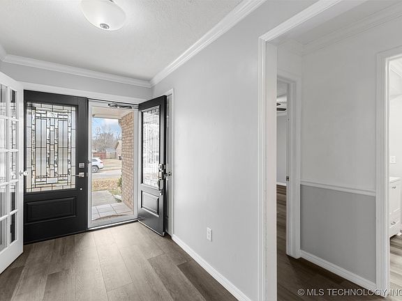 5th image of 2208 E Foster Dr