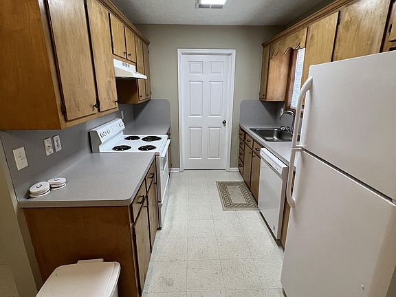 3rd image of 106 Sylvia St #0