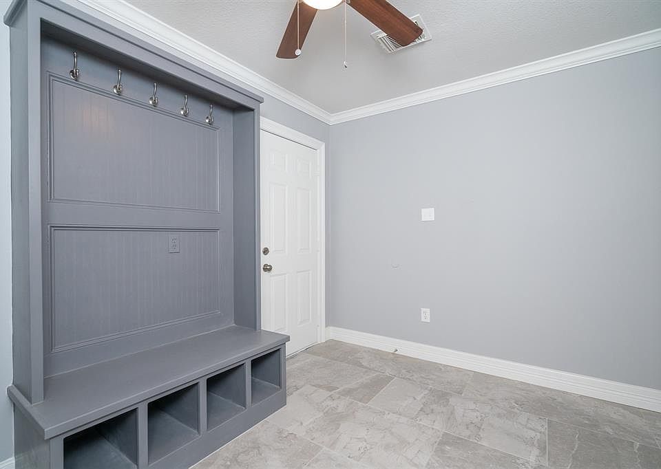 1st image of 104 Royal Ct