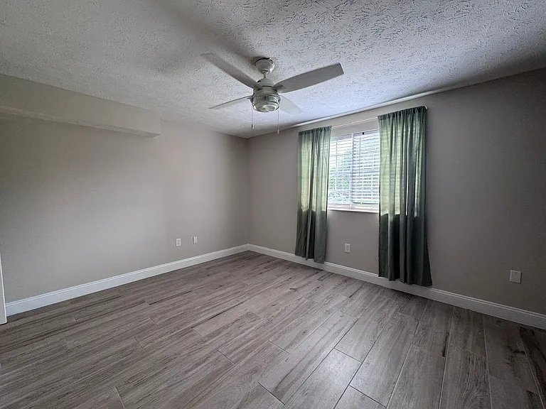 4380 Lake Underhill Rd — Photo 20