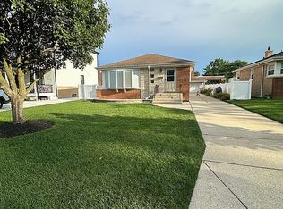 8063 W Prospect Ct, Niles, IL 60714