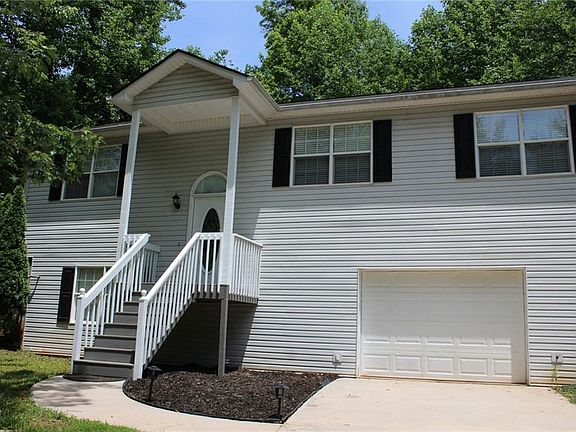 3rd image of 184 Pine Dr