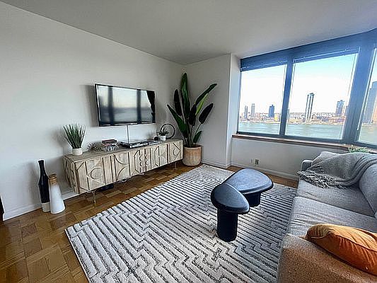 3rd image of 415 E 37th St APT 19A
