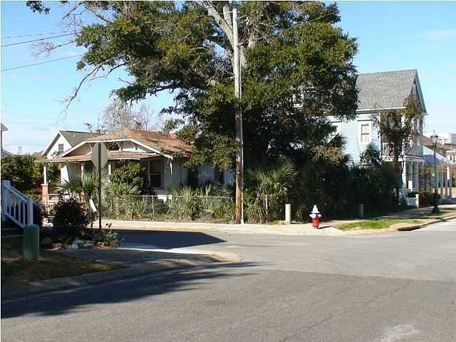 1st image of 434 E Intendencia St