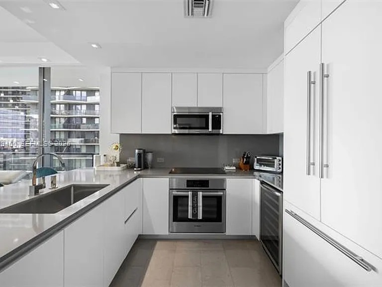 88 SW 7th St #1201 — Photo 21