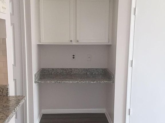 2nd image of 736 Church St APT 201