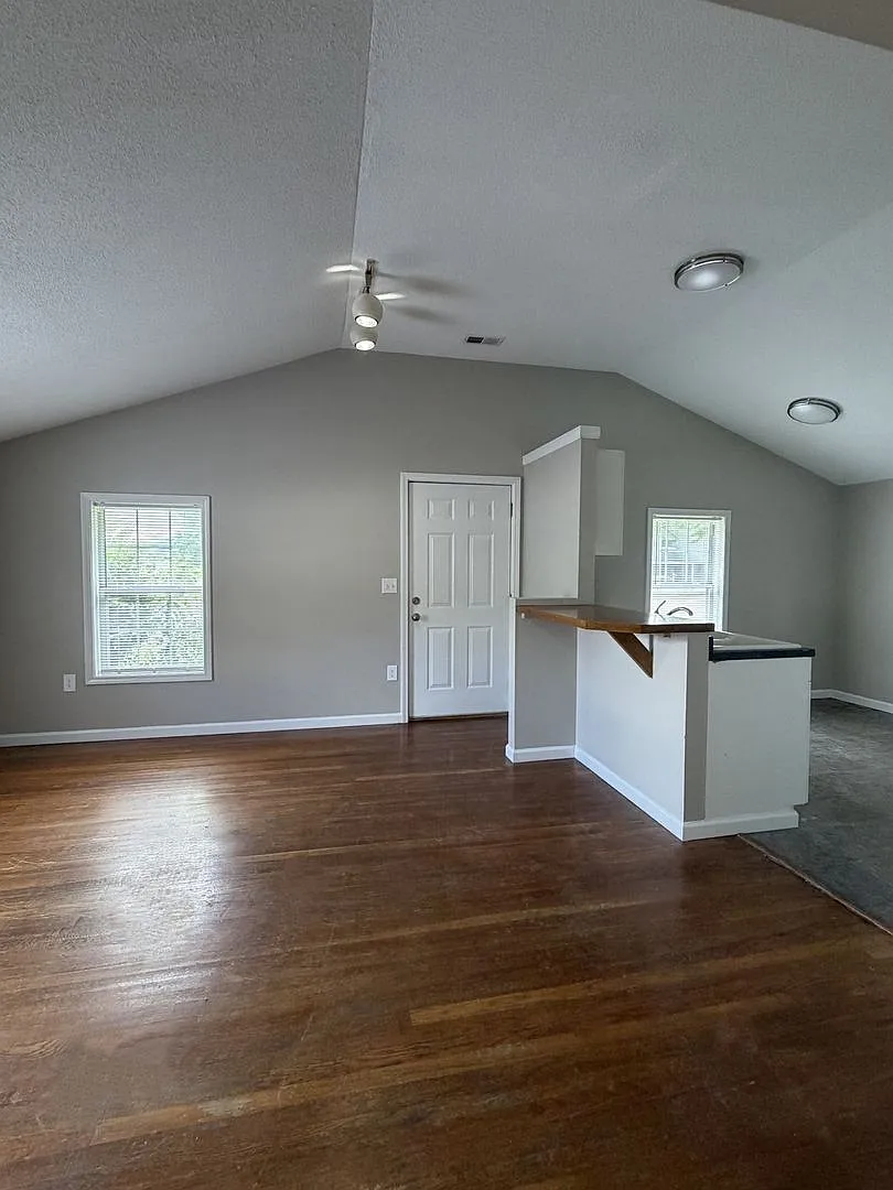 Long Street Apartments — Photo 2
