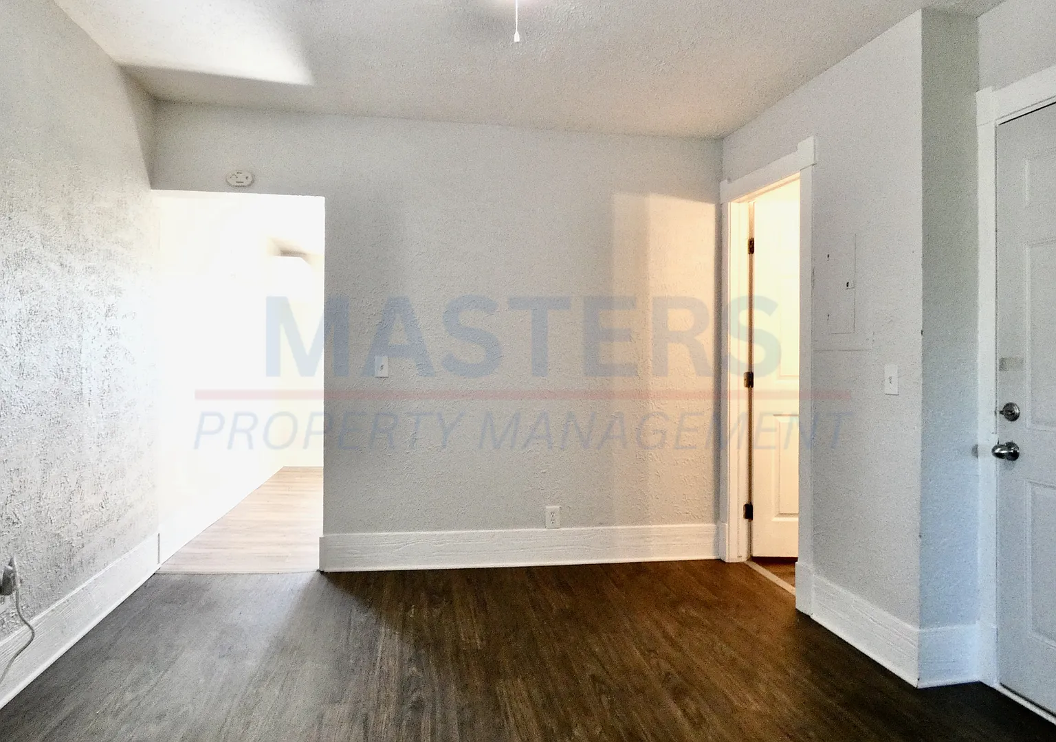 420 Barker St — Photo 3