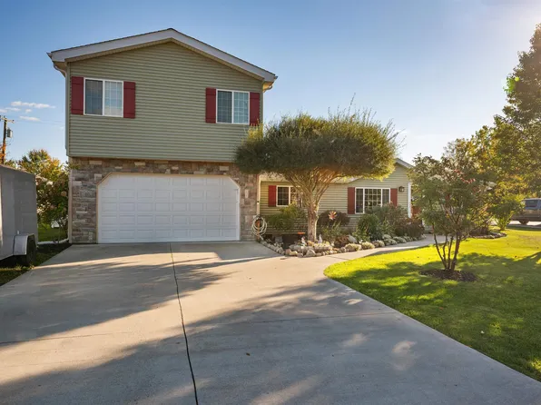 520 W Mill St, Capac, MI 48014