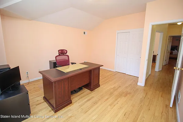 Sold by Remax Edge | media 26