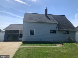 17 Ailanthus Ln, Levittown, PA 19055