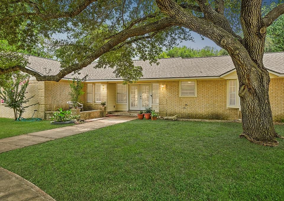 1st image of 10519 Hidden Lake Lane
