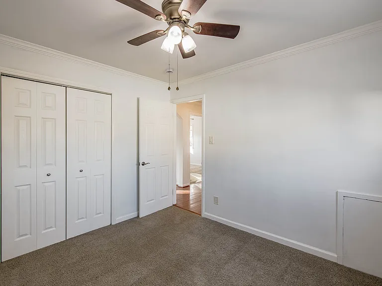 22705 Raymond St — Photo 9
