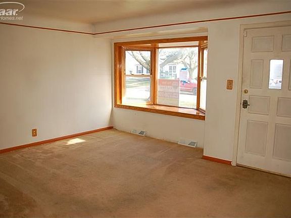 5th image of 3729 Beechwood Ave