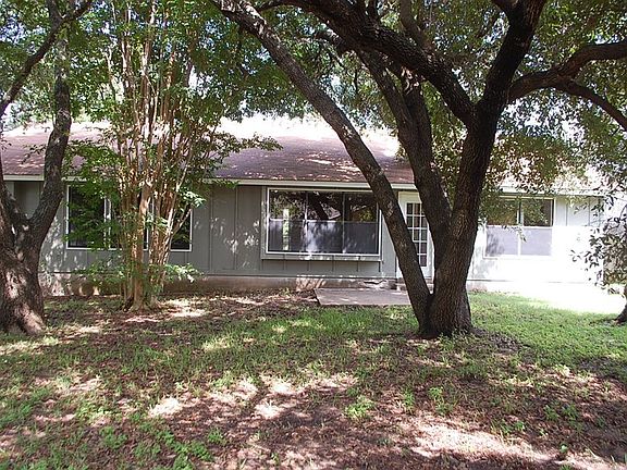 4th image of 1400 Charolais Dr