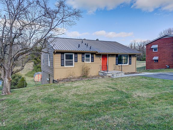 4th image of 913 Lake Dr