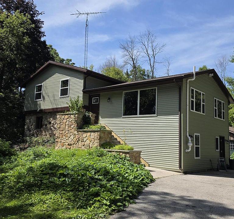 1st image of 2550 Valley DRIVE
